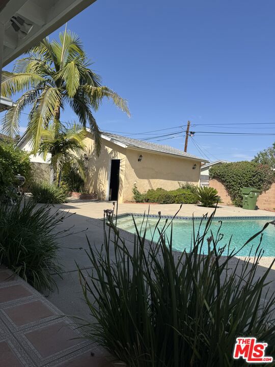 5412 Hazeltine Avenue