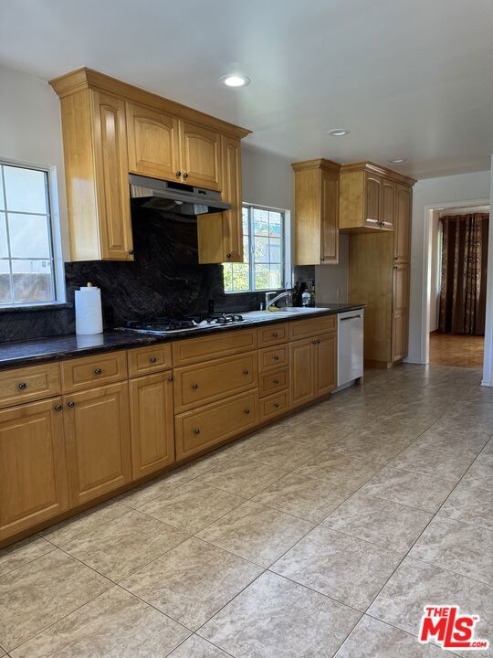 5412 Hazeltine Avenue