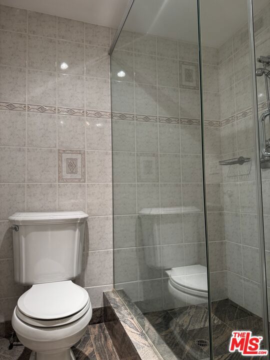 5412 Hazeltine Avenue