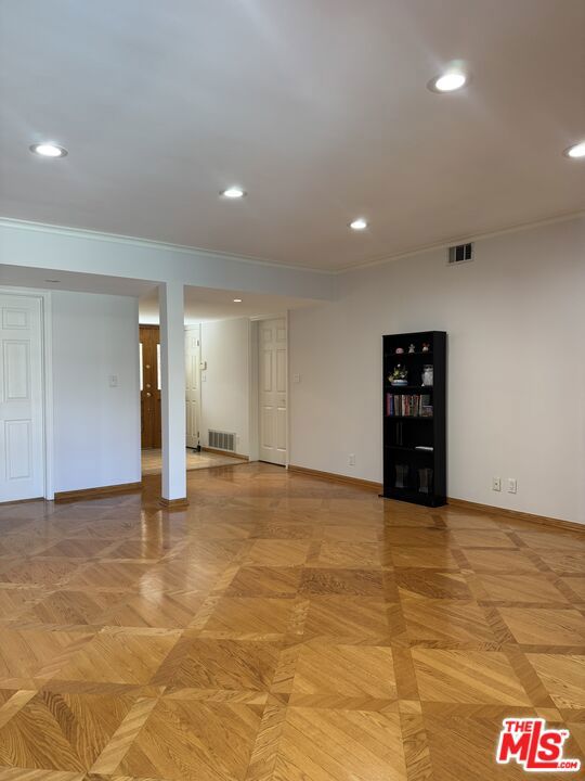 5412 Hazeltine Avenue