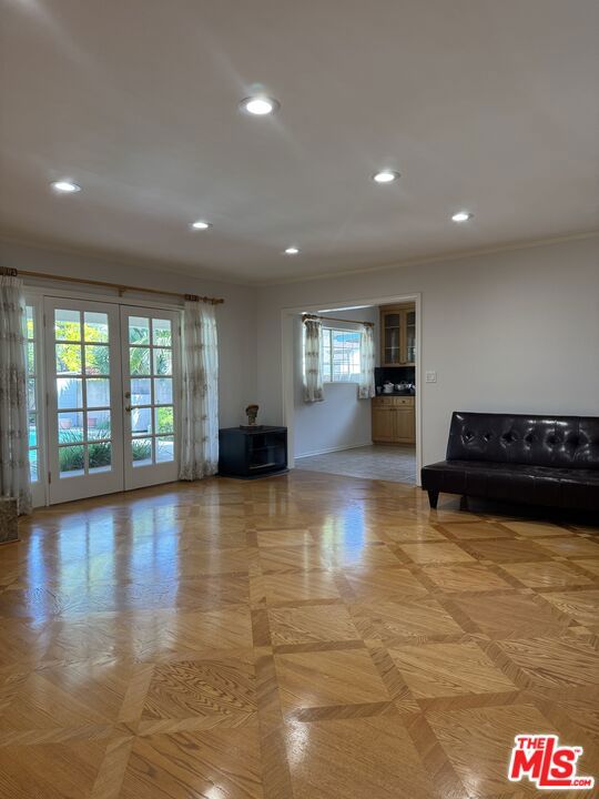 5412 Hazeltine Avenue