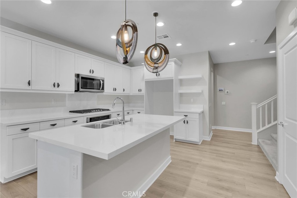 23212 W Canterbury Way