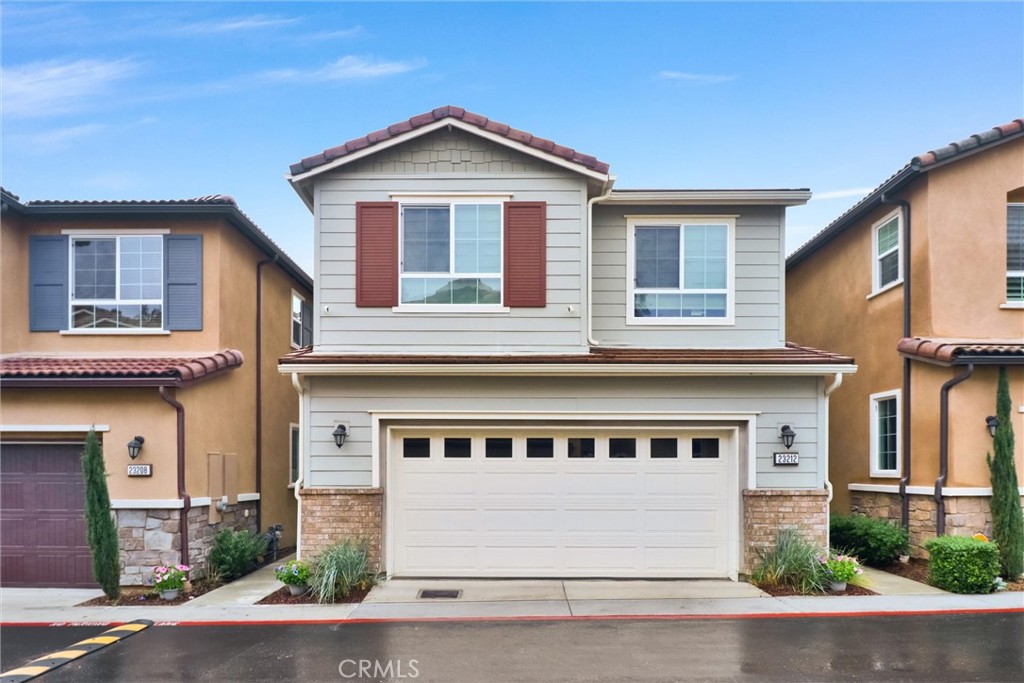 23212 W Canterbury Way