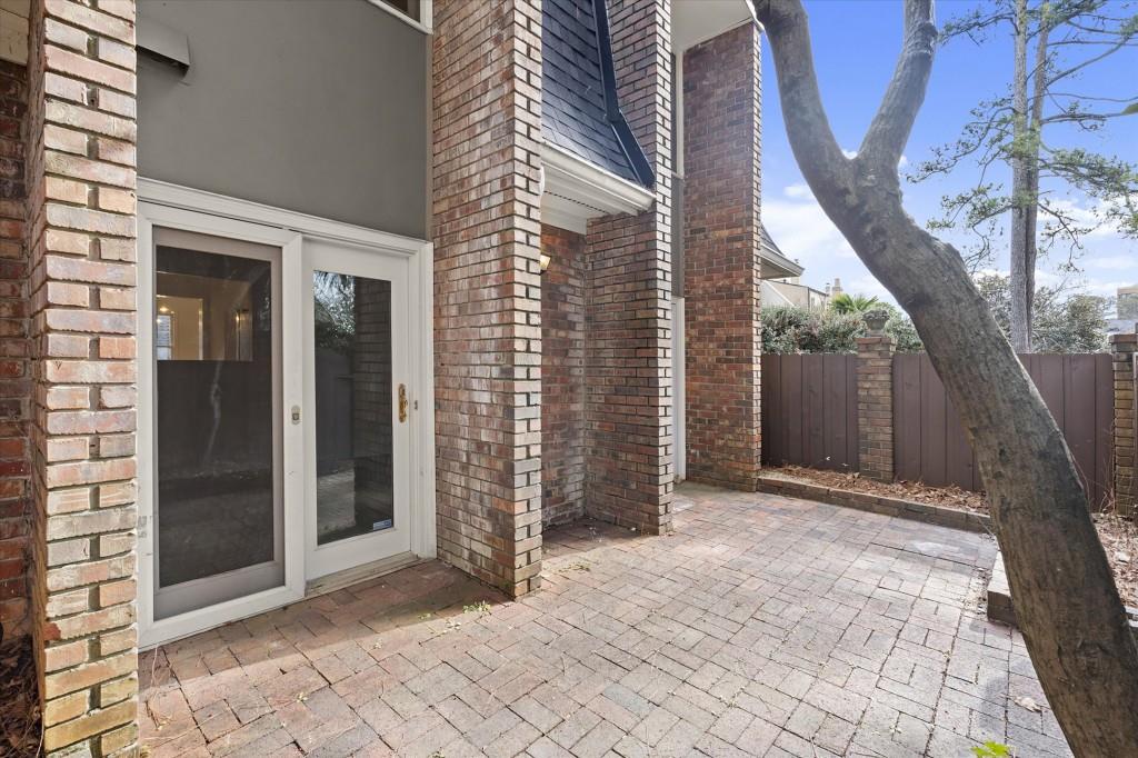 27 Old Ivy Square NE