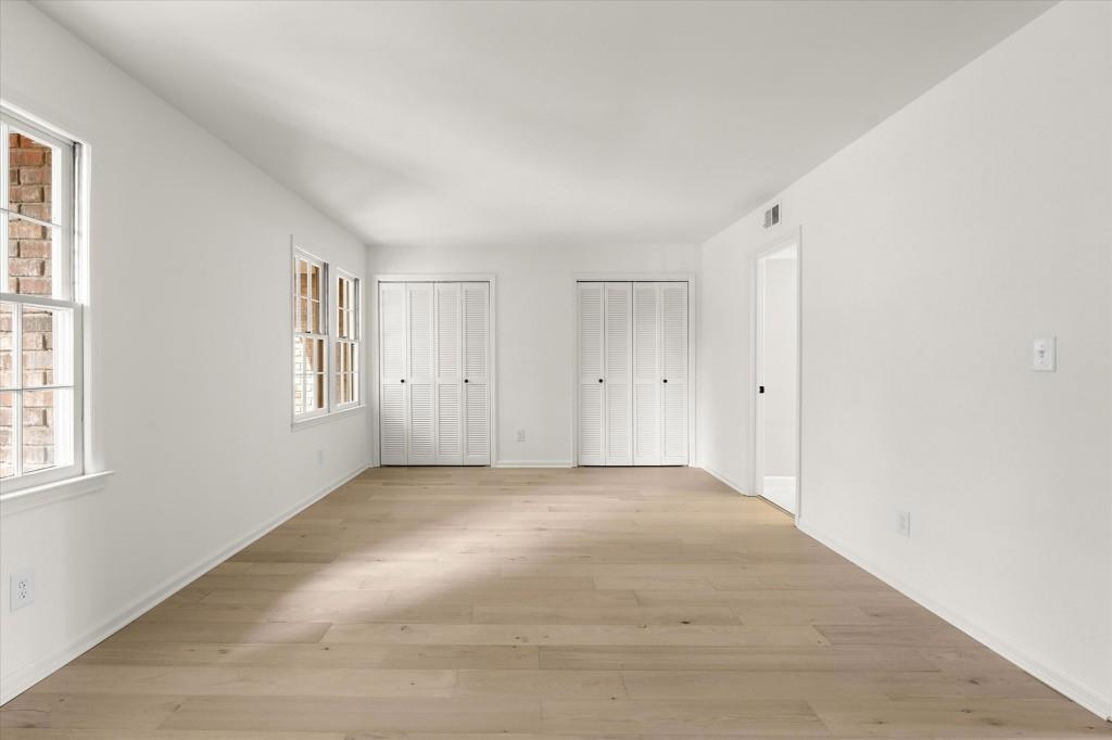 27 Old Ivy Square NE