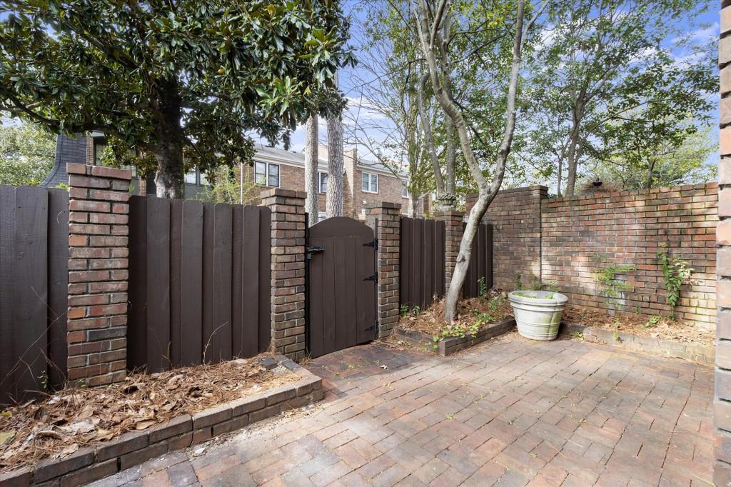 27 Old Ivy Square NE