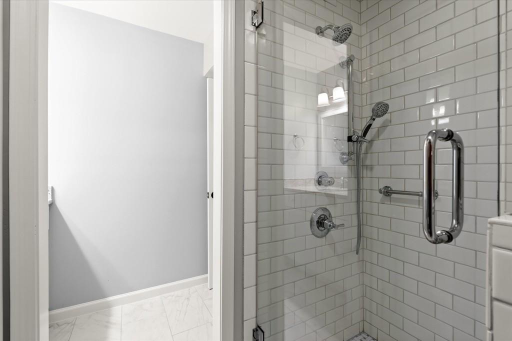 27 Old Ivy Square NE