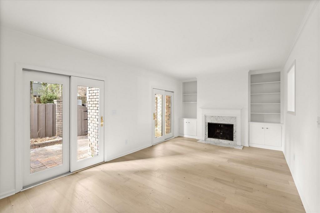 27 Old Ivy Square NE