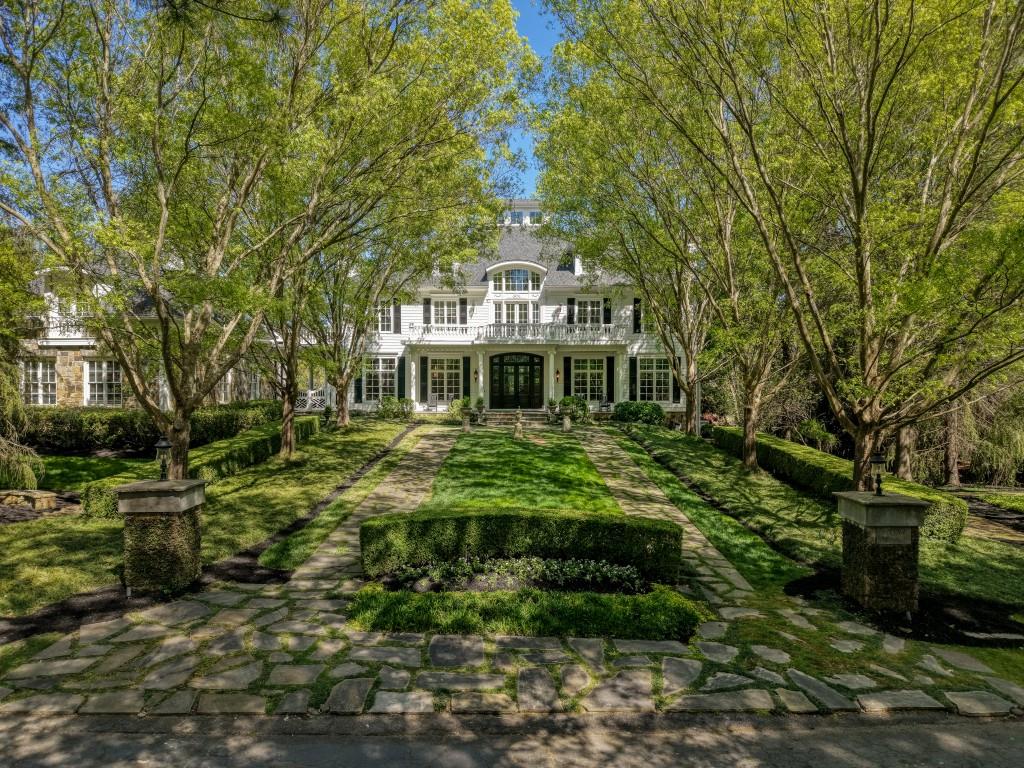 1095 Stonegate Court
