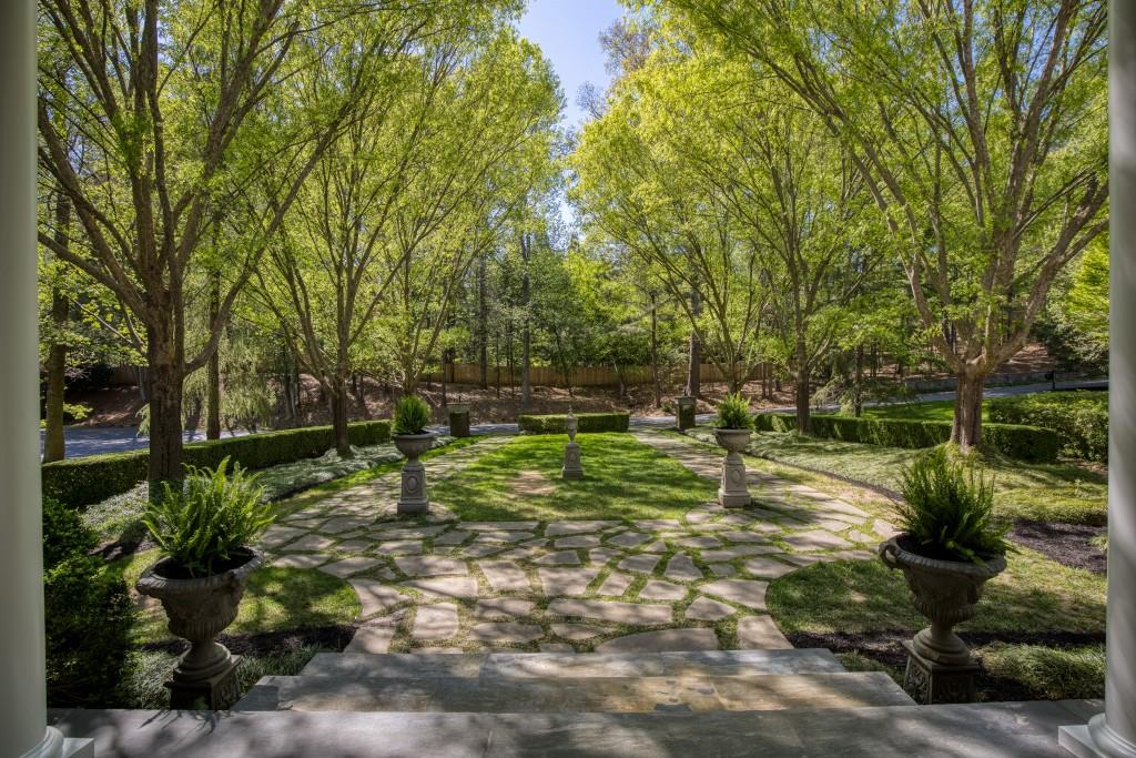 1095 Stonegate Court