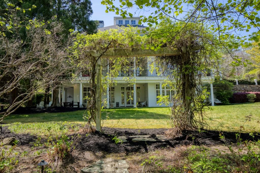 1095 Stonegate Court