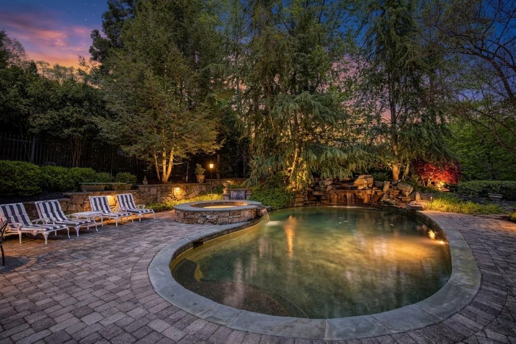 1095 Stonegate Court