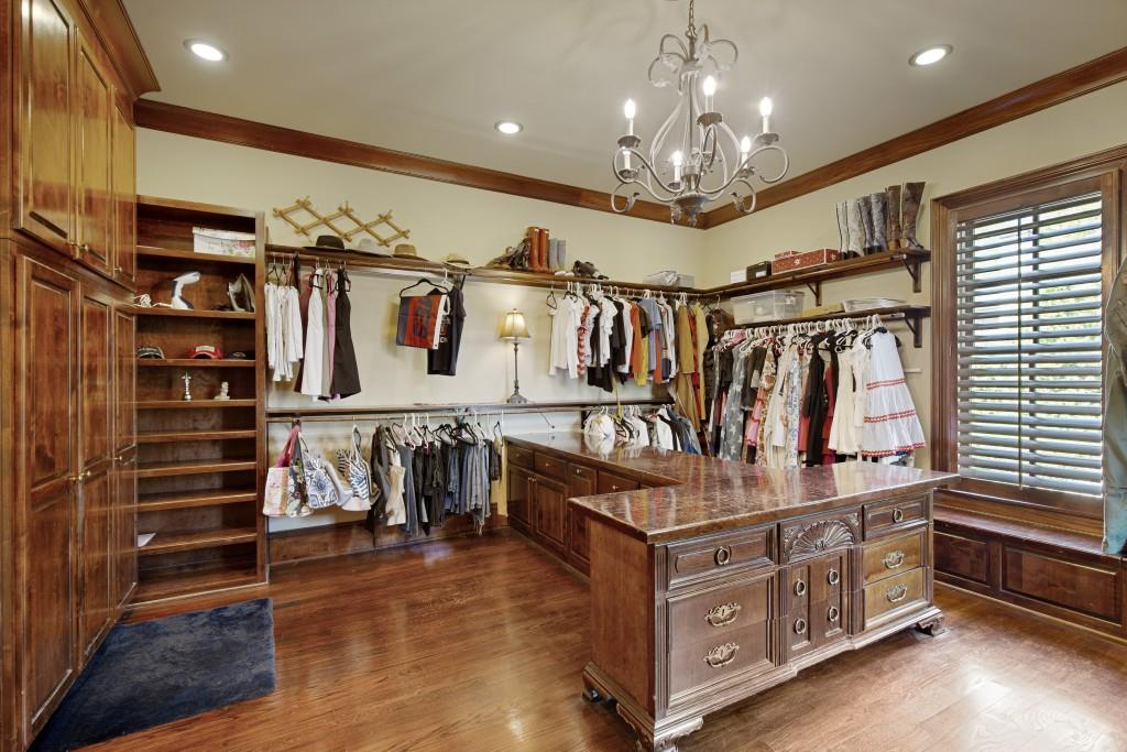 1095 Stonegate Court