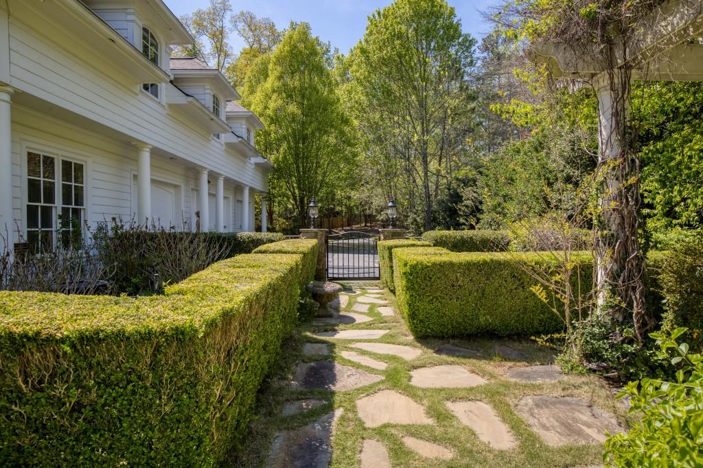 1095 Stonegate Court
