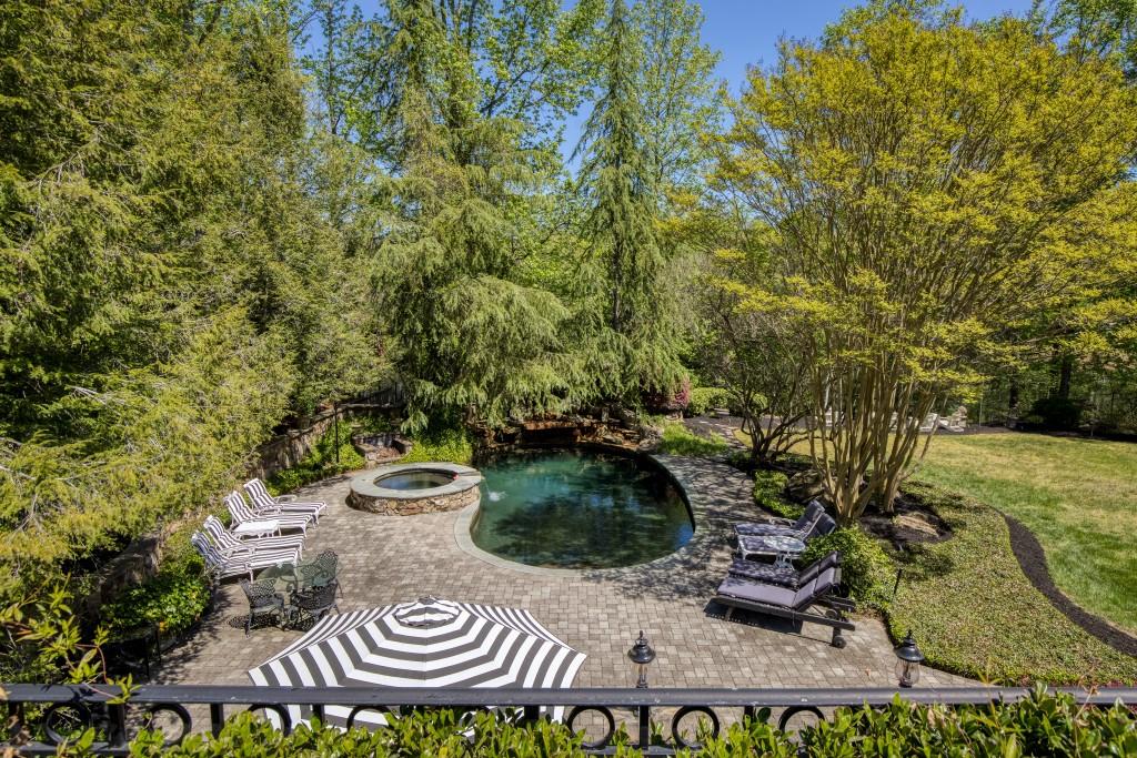 1095 Stonegate Court