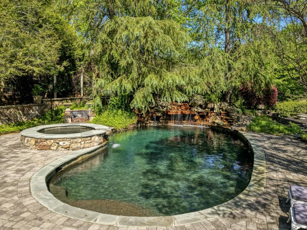 1095 Stonegate Court
