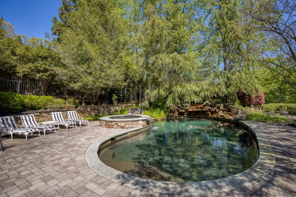 1095 Stonegate Court
