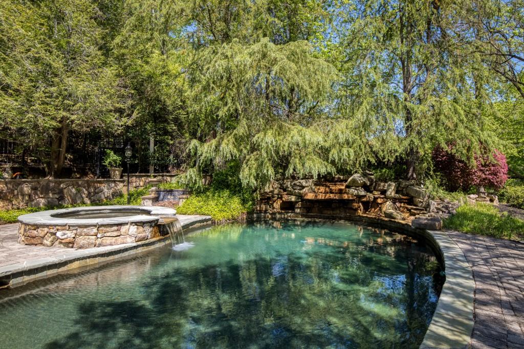 1095 Stonegate Court