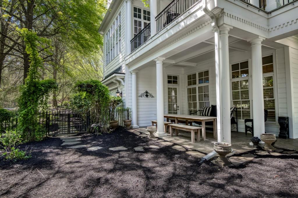 1095 Stonegate Court