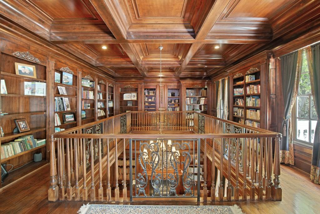1095 Stonegate Court