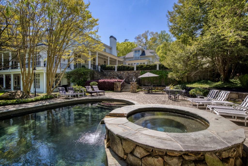1095 Stonegate Court