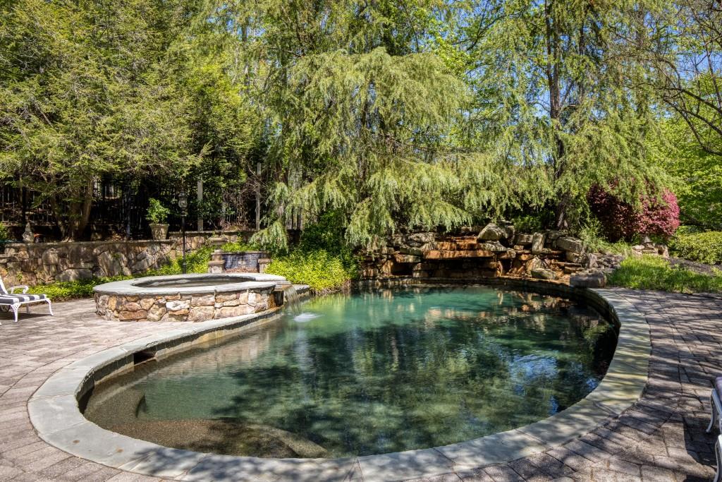 1095 Stonegate Court