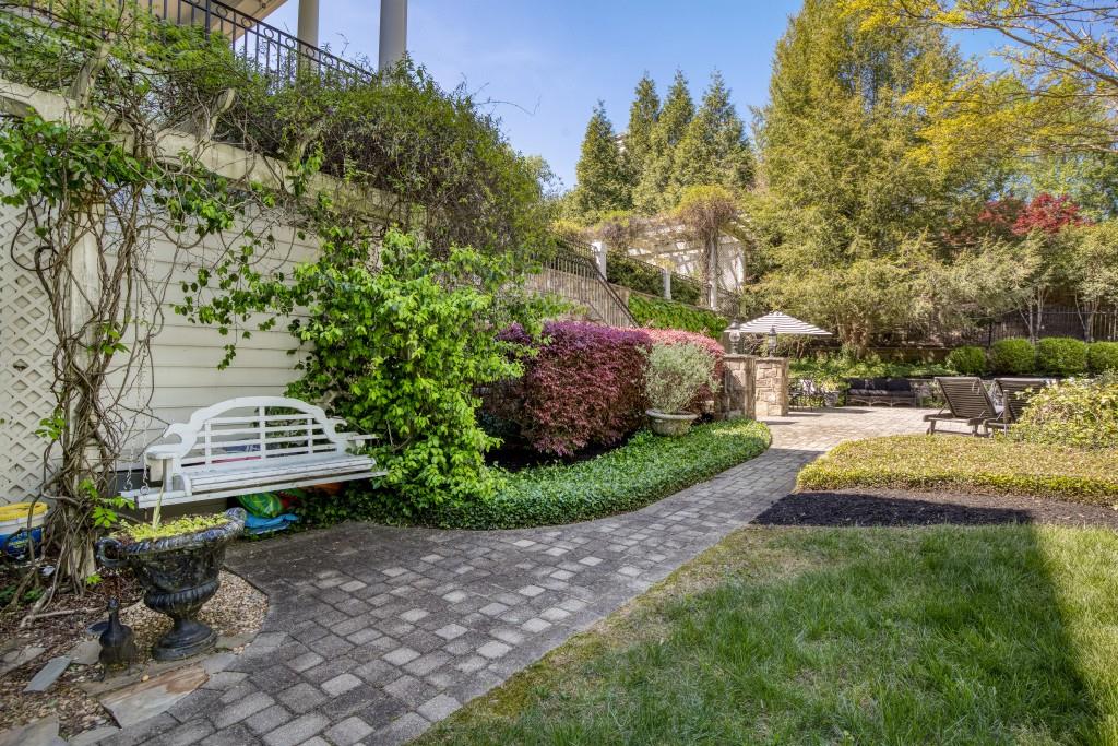 1095 Stonegate Court