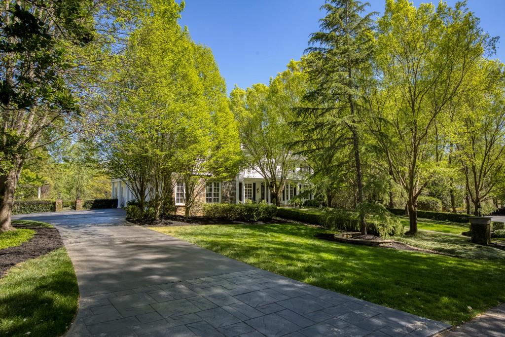 1095 Stonegate Court