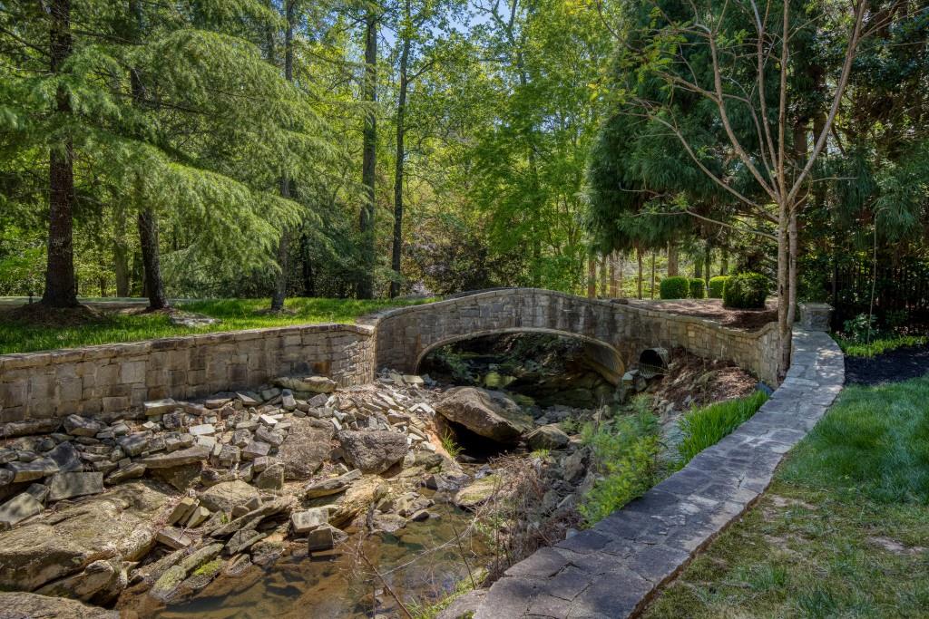 1095 Stonegate Court