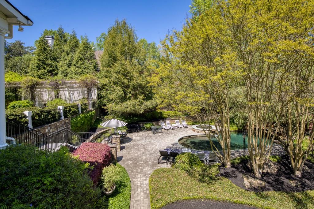 1095 Stonegate Court