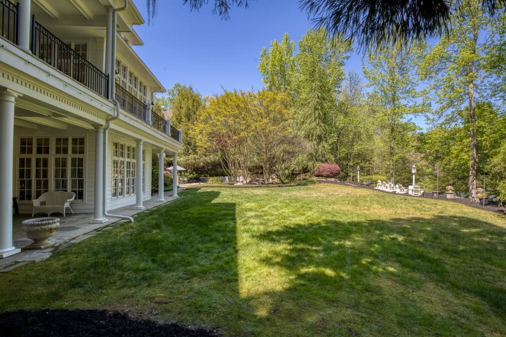 1095 Stonegate Court