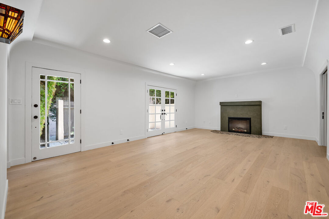 839 Westmount Dr