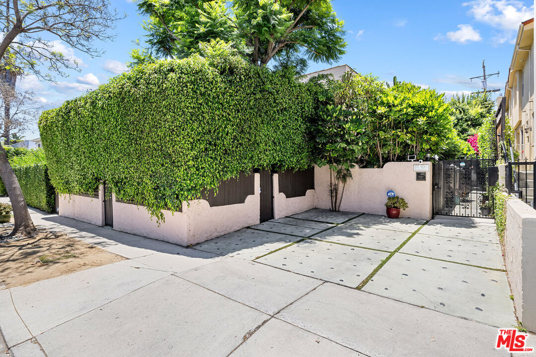 839 Westmount Dr