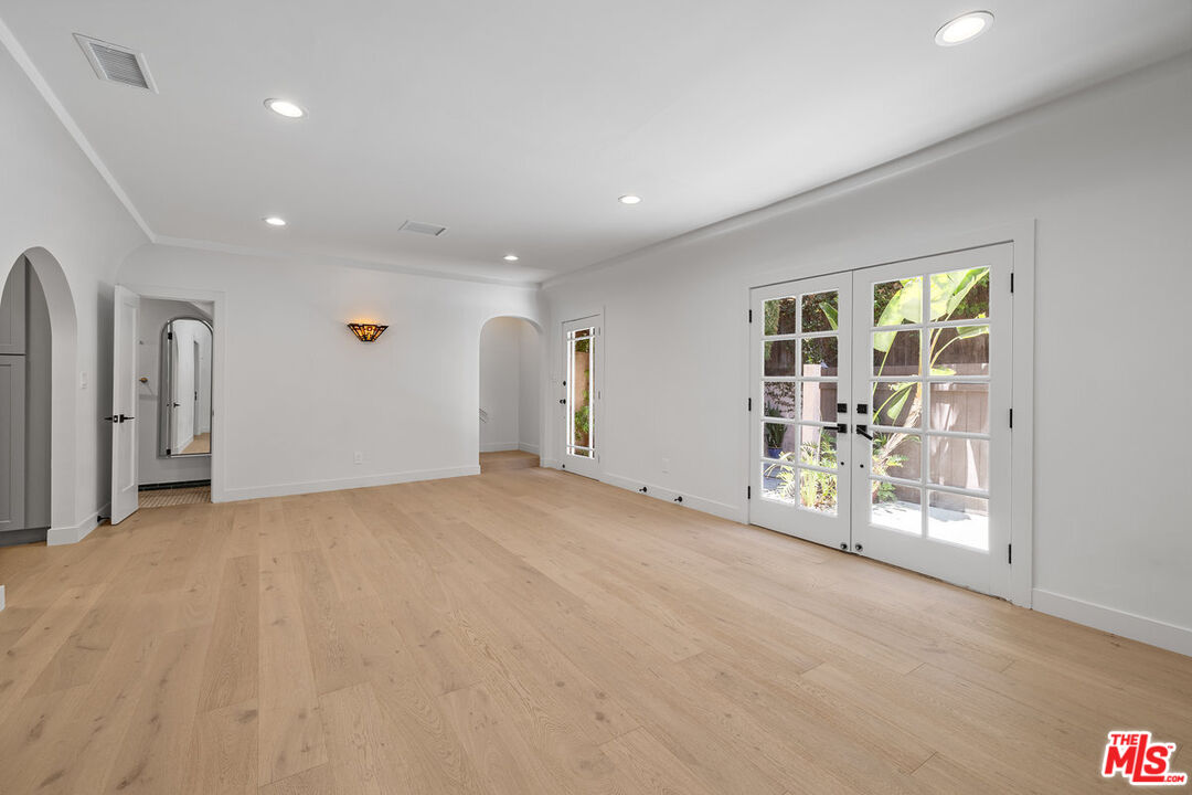 839 Westmount Dr