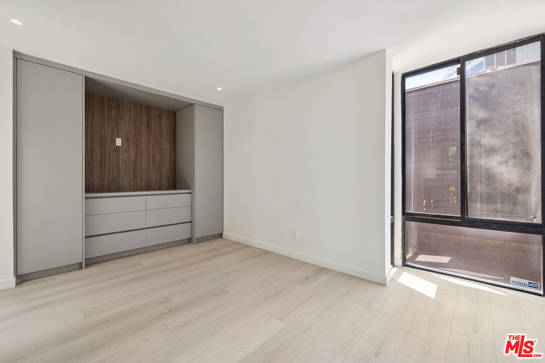 1033 Carol Dr Unit: T4