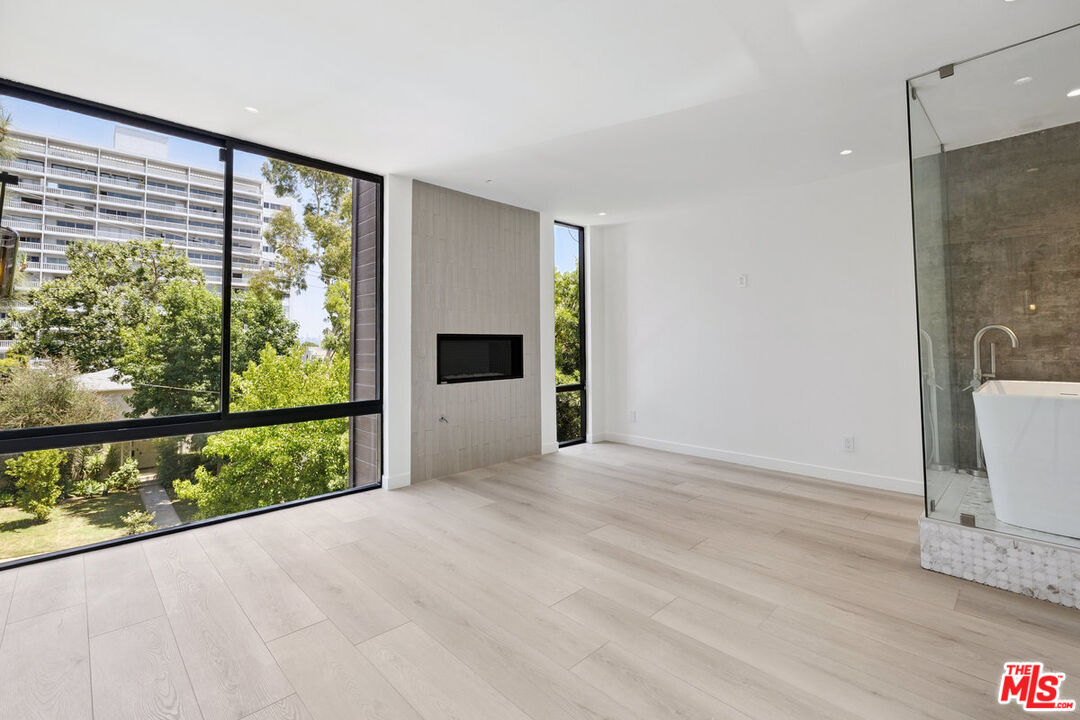 1033 Carol Dr Unit: T4