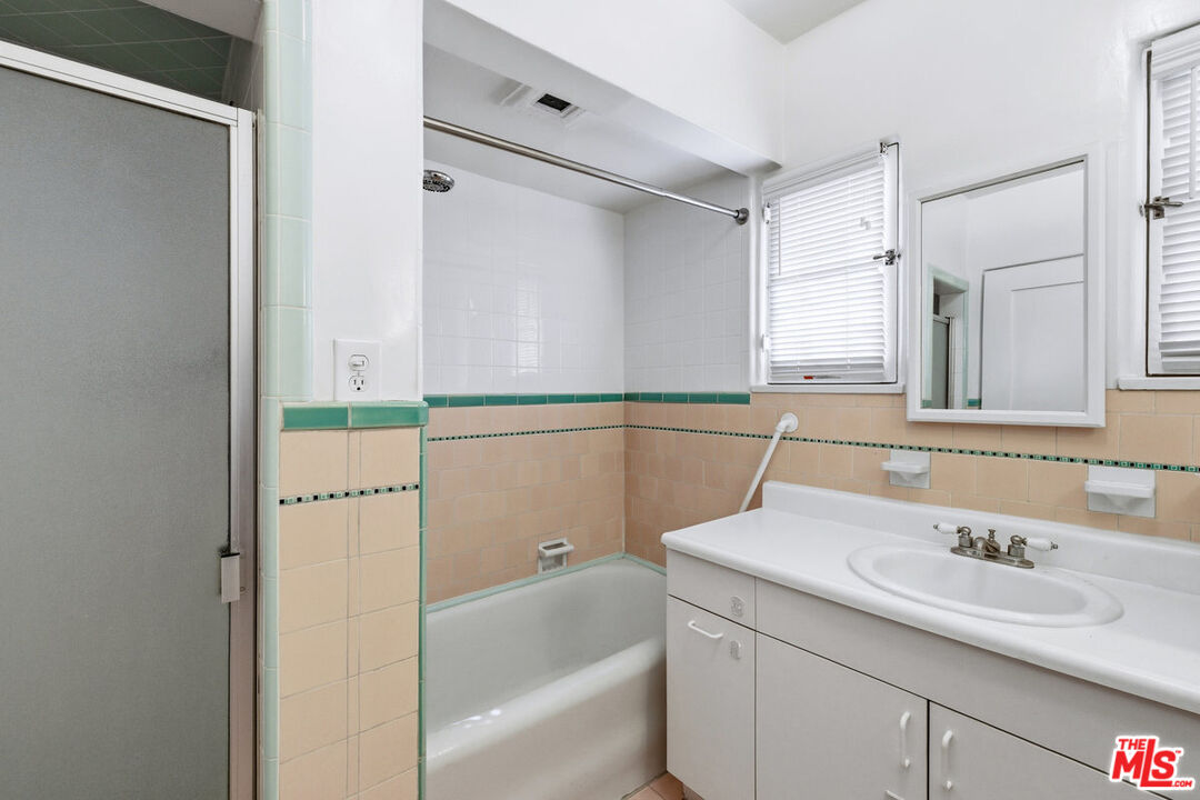 1141 S Shenandoah St