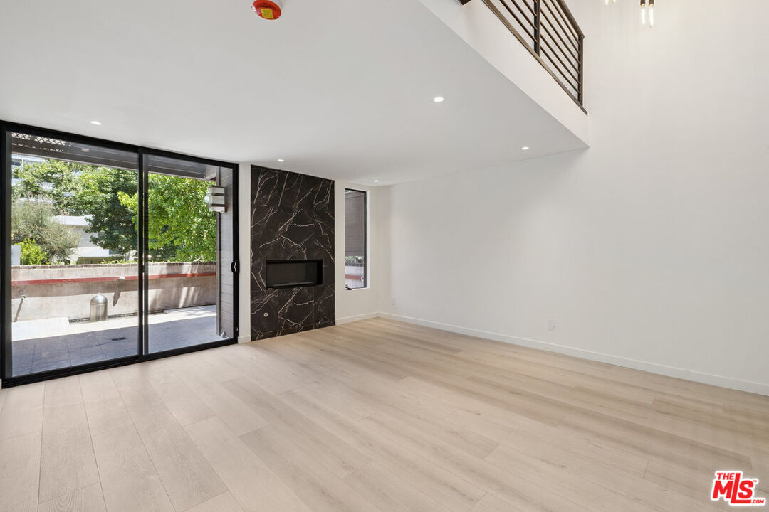 1033 Carol Dr Unit: T4