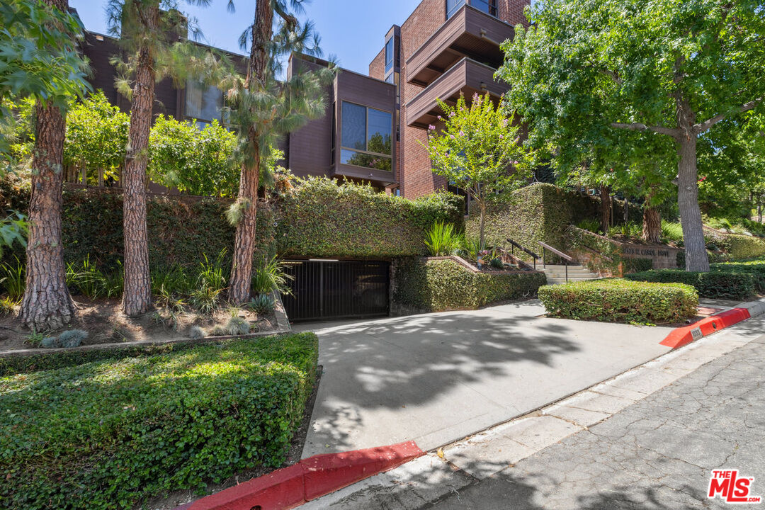 1033 Carol Dr Unit: T4