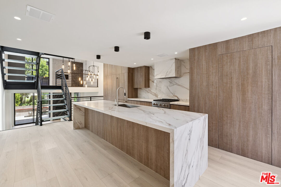 1033 Carol Dr Unit: T4
