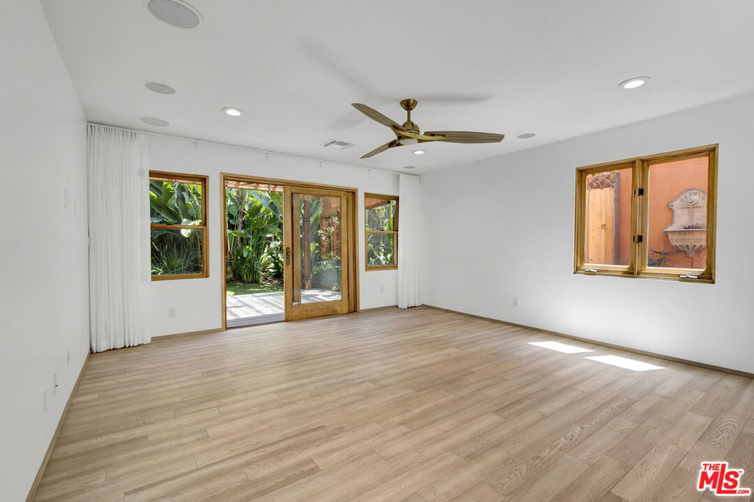1138 Poinsettia Pl