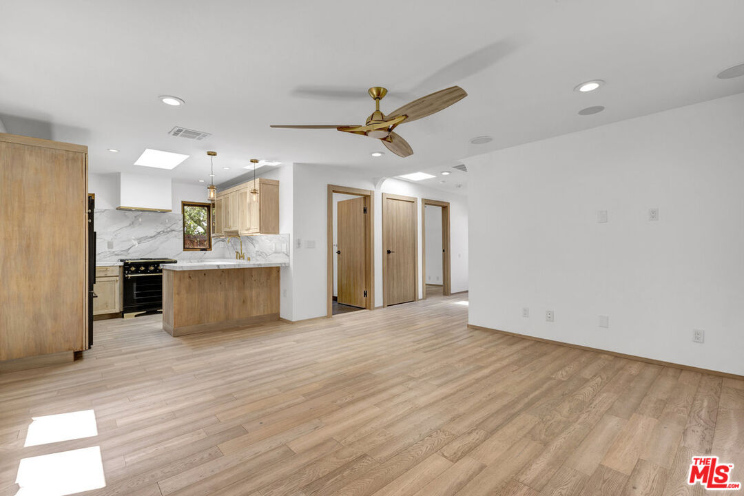1138 Poinsettia Pl