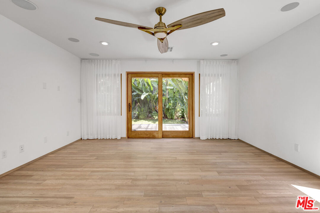 1138 Poinsettia Pl