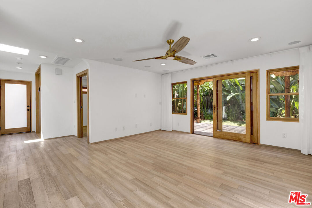 1138 Poinsettia Pl