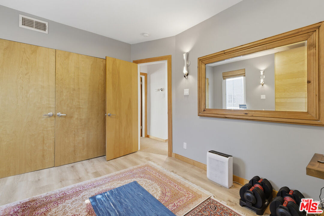 837 Westmount Dr