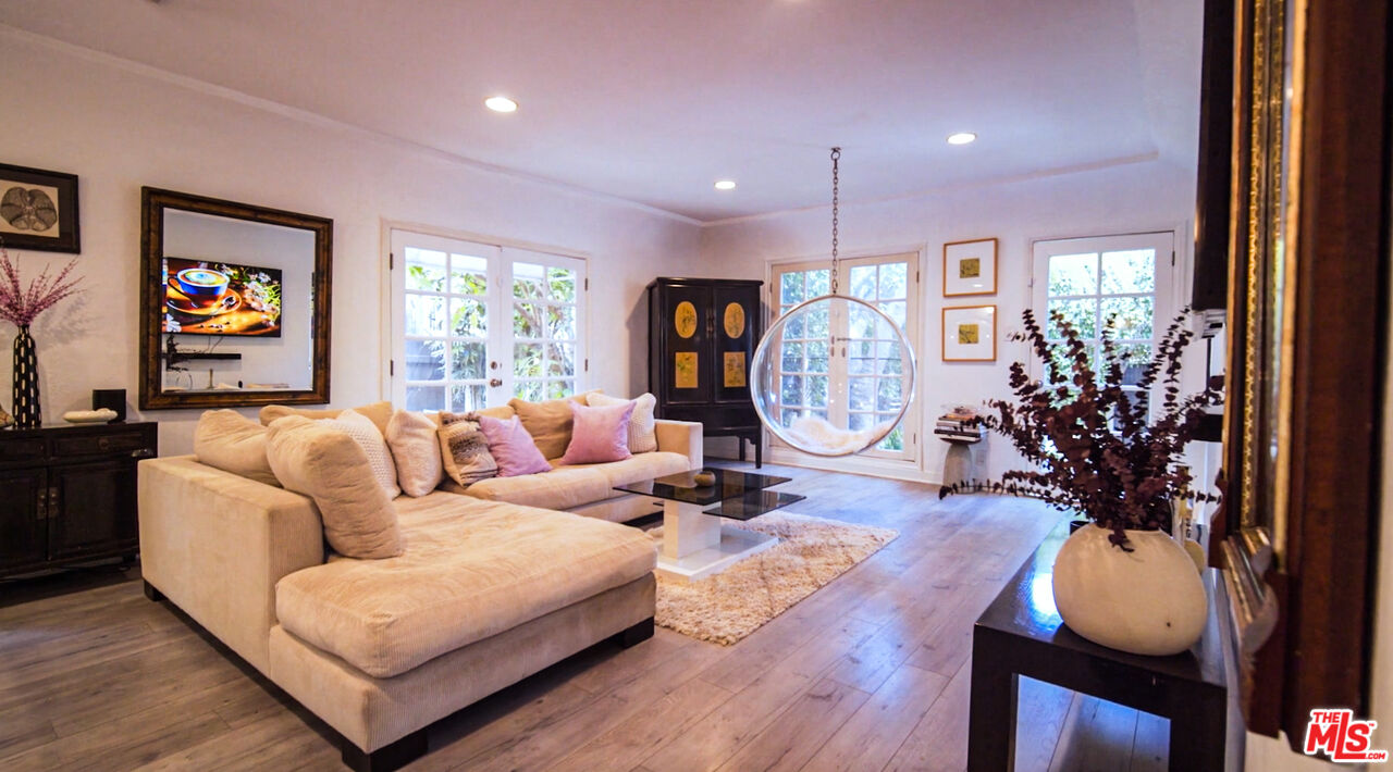 837 Westmount Dr
