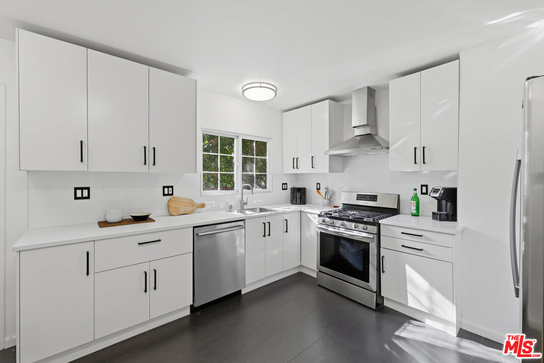 837 Westmount Dr