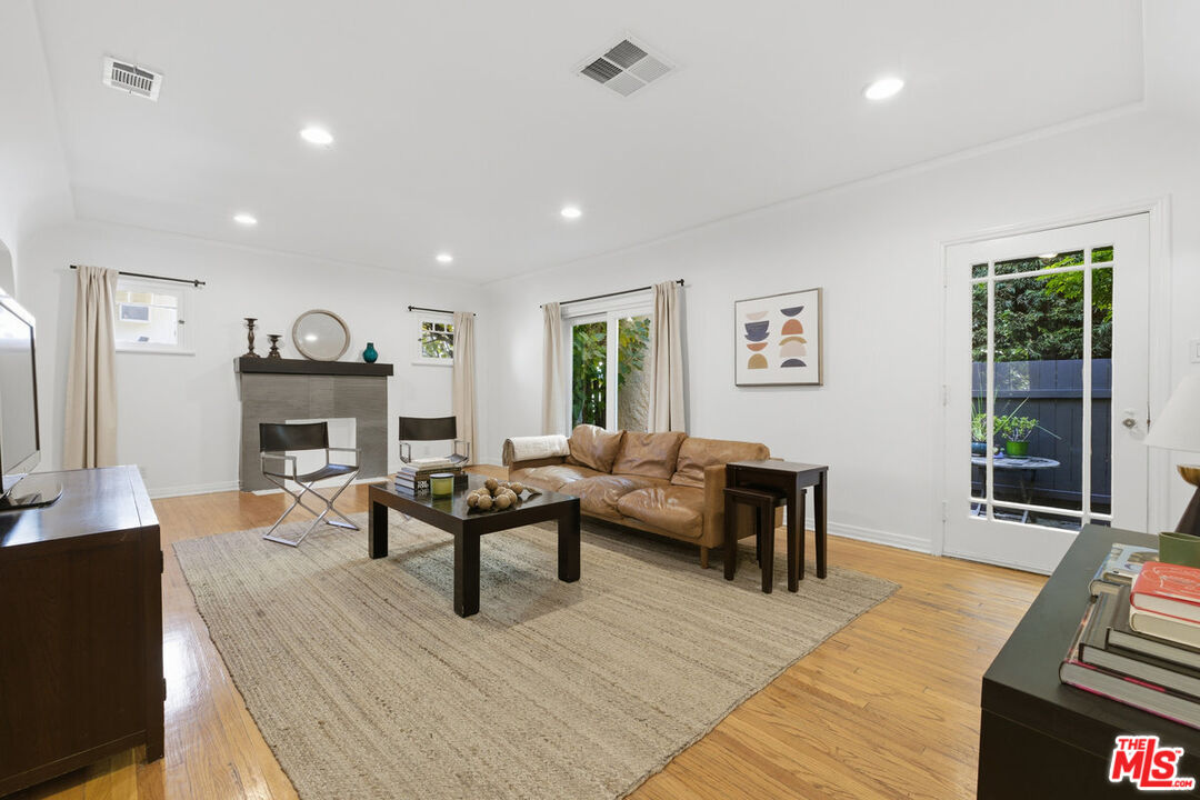 837 Westmount Dr