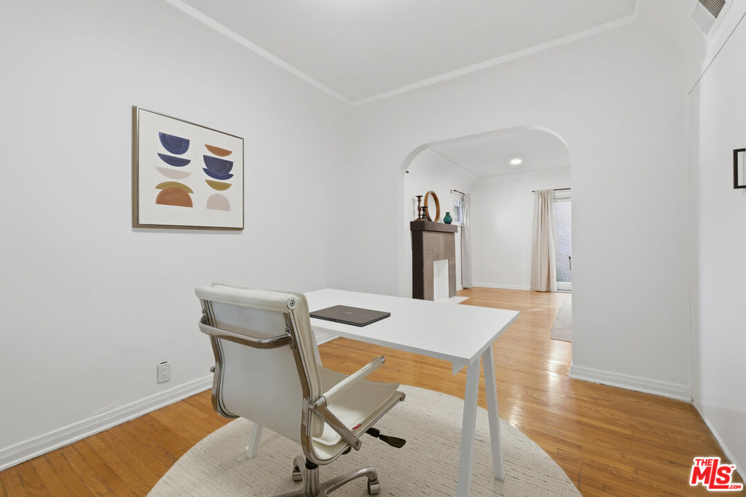 837 Westmount Dr