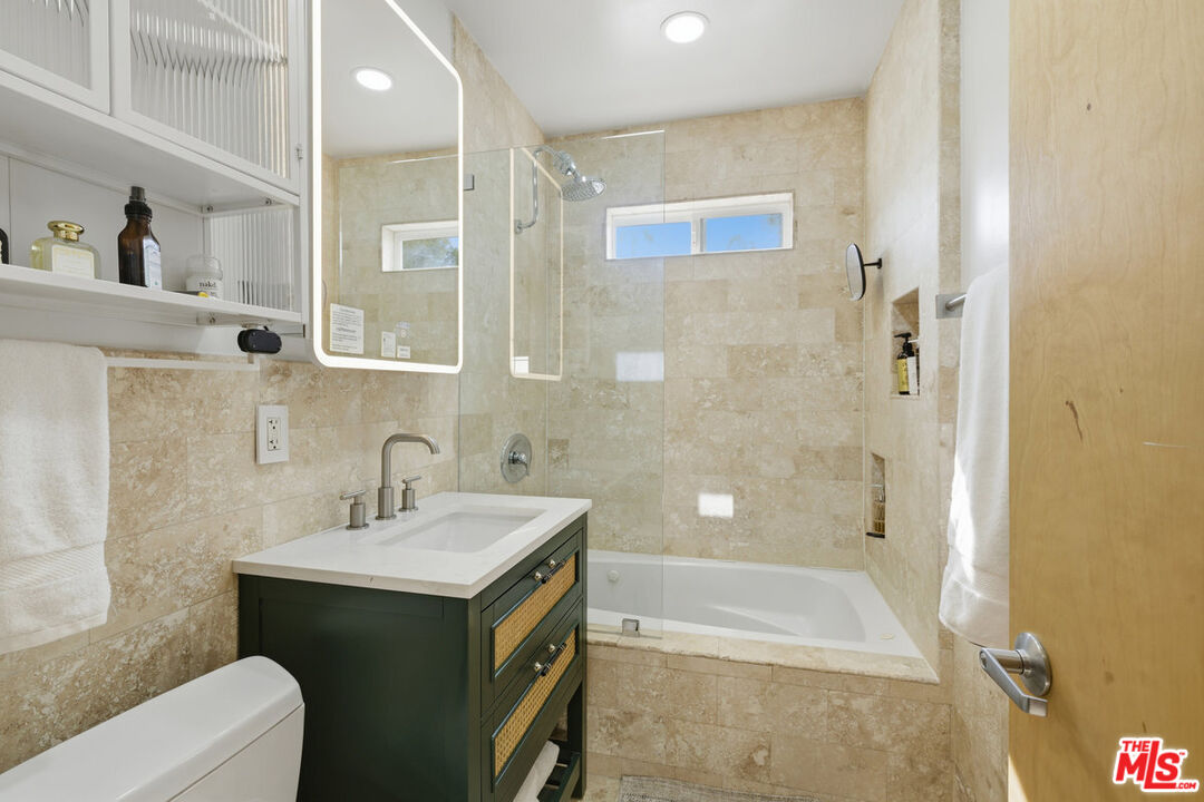 837 Westmount Dr